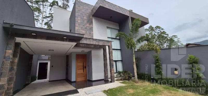Casa com 2 suítes com 190m² de área construida