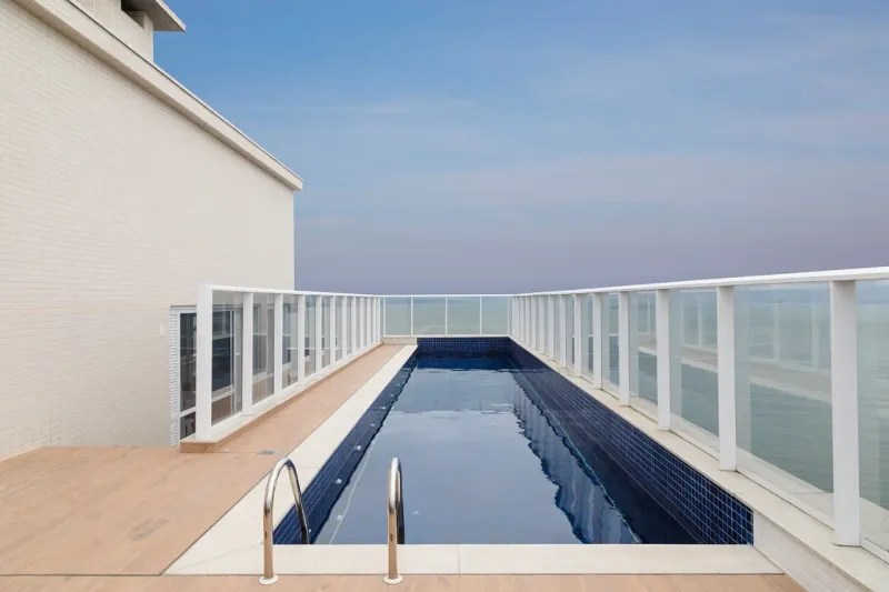 Apartamento Beira Mar com 3 suites e sacada